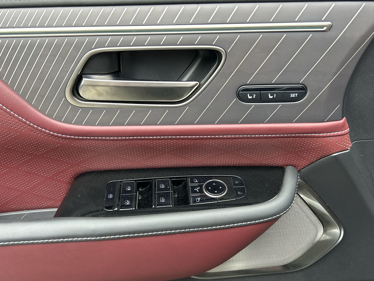 2025 Infiniti QX80 in North Vancouver, British Columbia