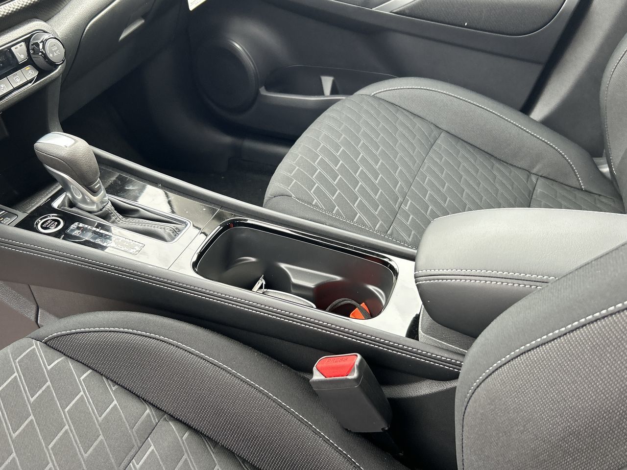 2025 Nissan Kicks Play in North Vancouver, British Columbia