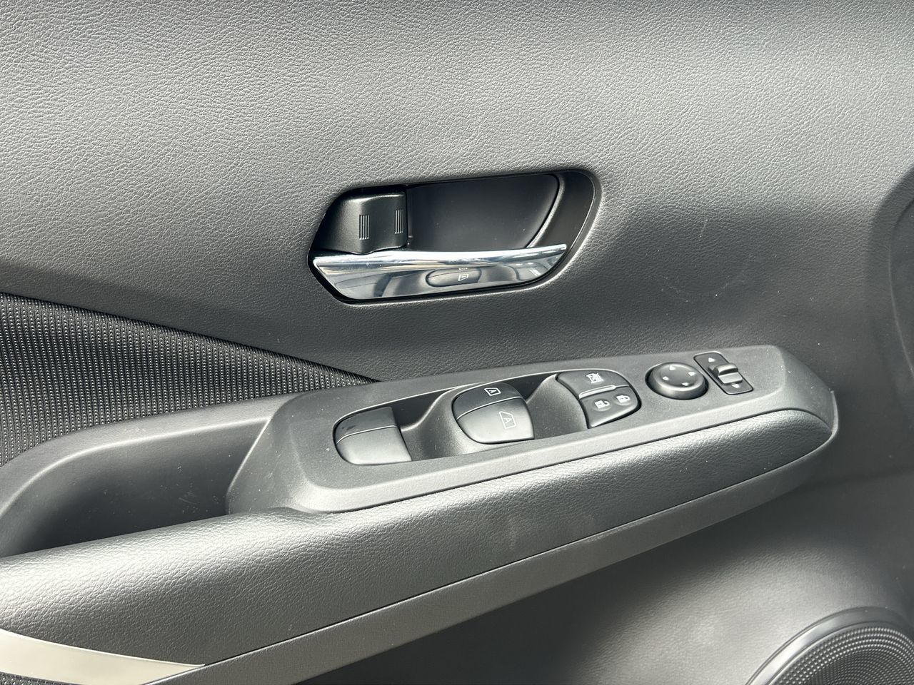 2025 Nissan Kicks Play in North Vancouver, British Columbia