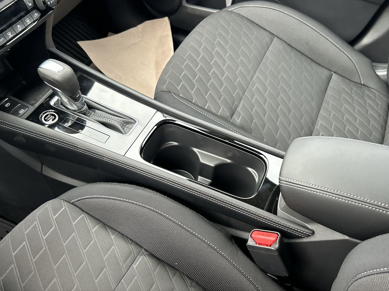 2025 Nissan Kicks Play in North Vancouver, British Columbia