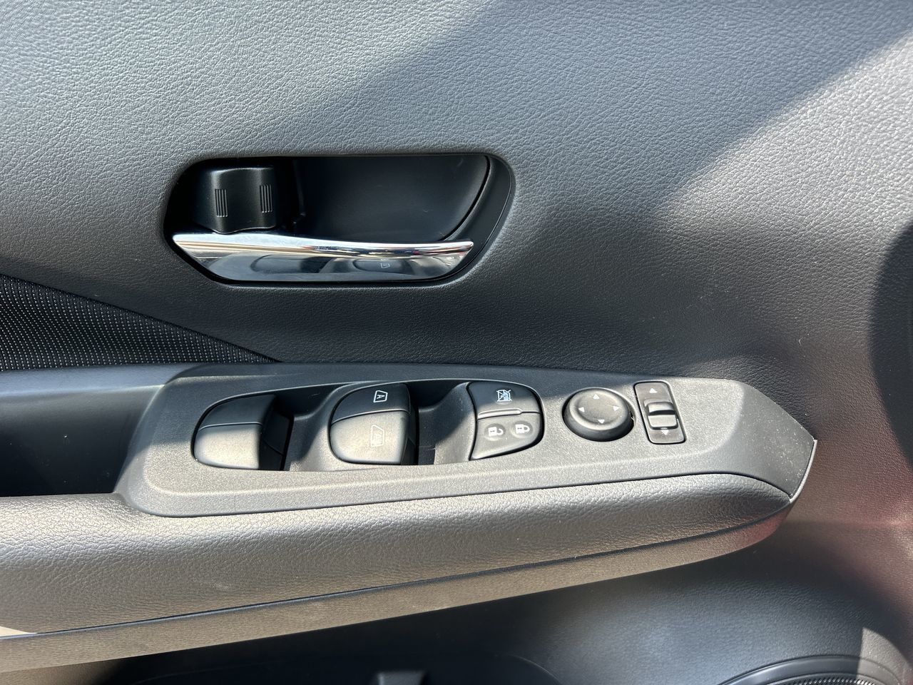 2025 Nissan Kicks Play in North Vancouver, British Columbia