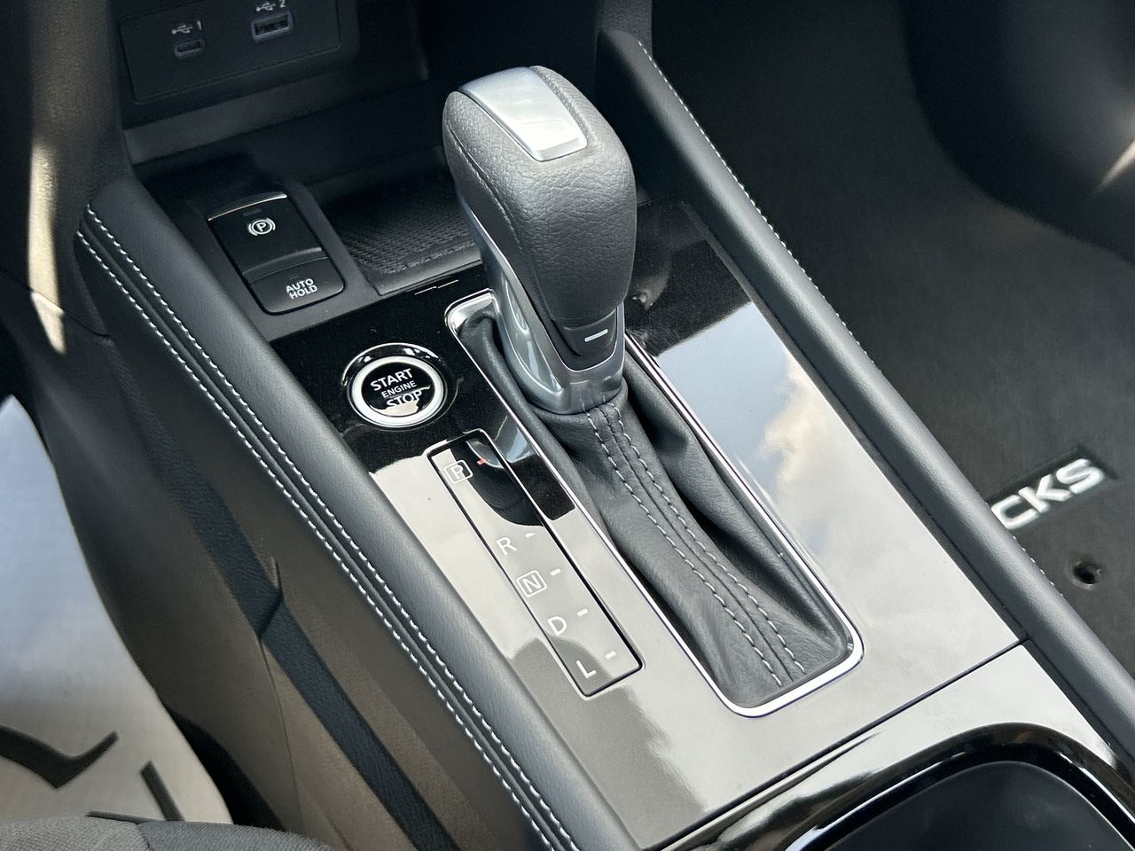 2025 Nissan Kicks Play in North Vancouver, British Columbia
