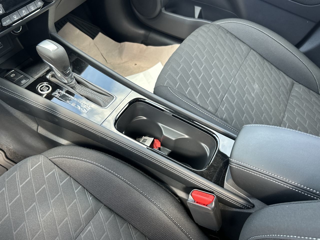 2025 Nissan Kicks Play in North Vancouver, British Columbia