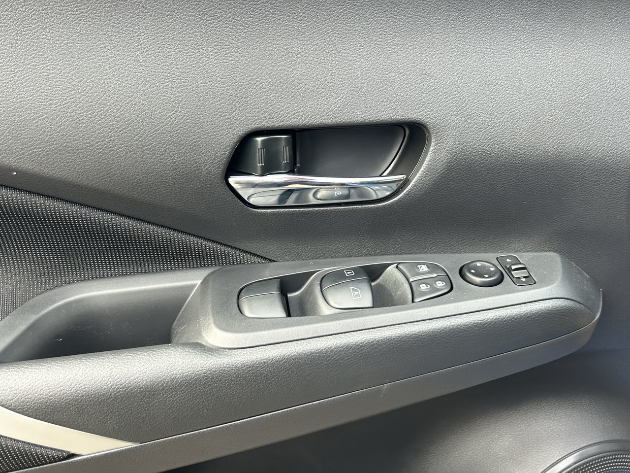 2025 Nissan Kicks Play