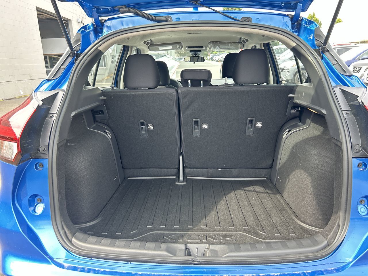 2025 Nissan Kicks Play