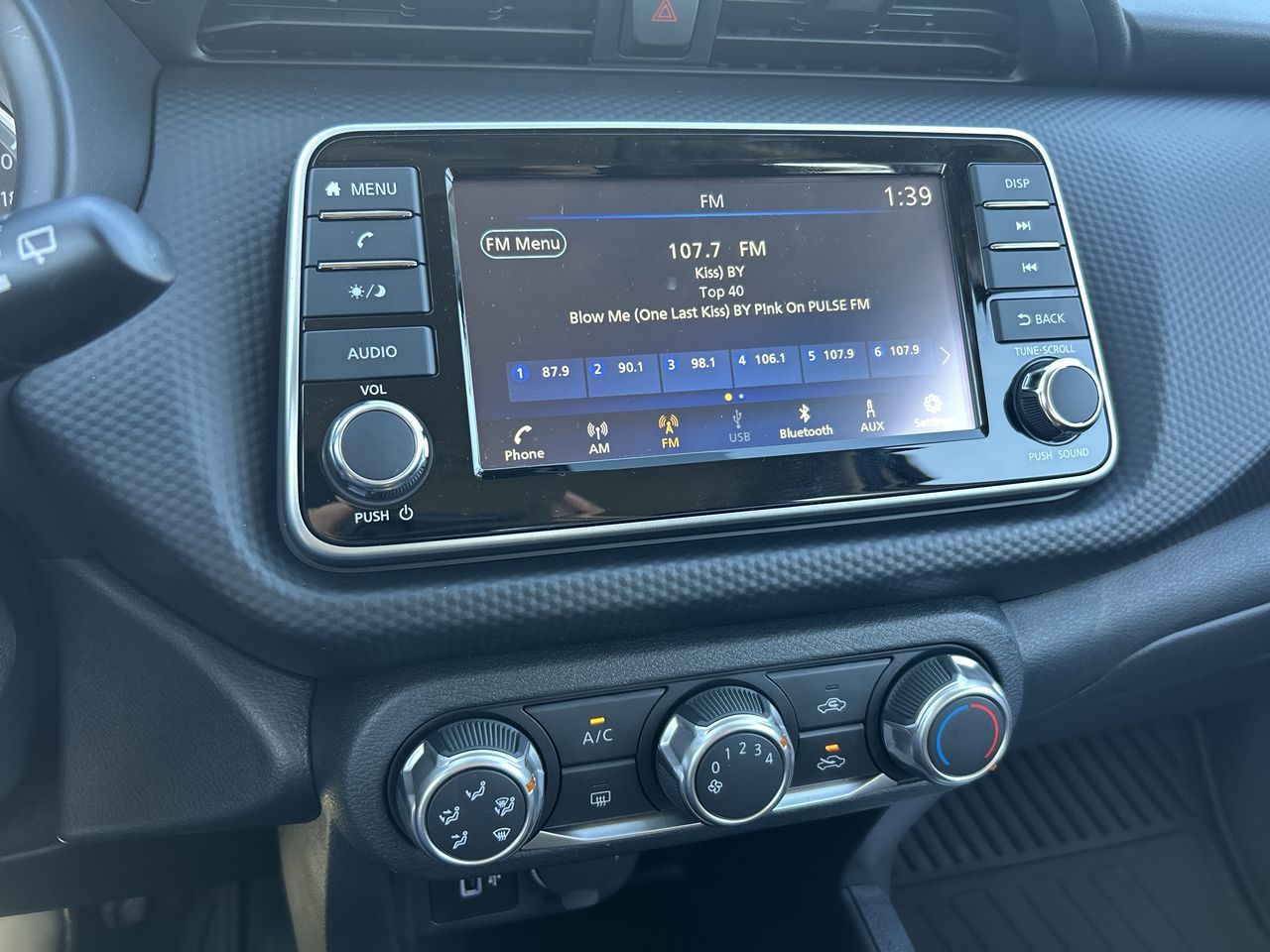 2025 Nissan Kicks Play in North Vancouver, British Columbia