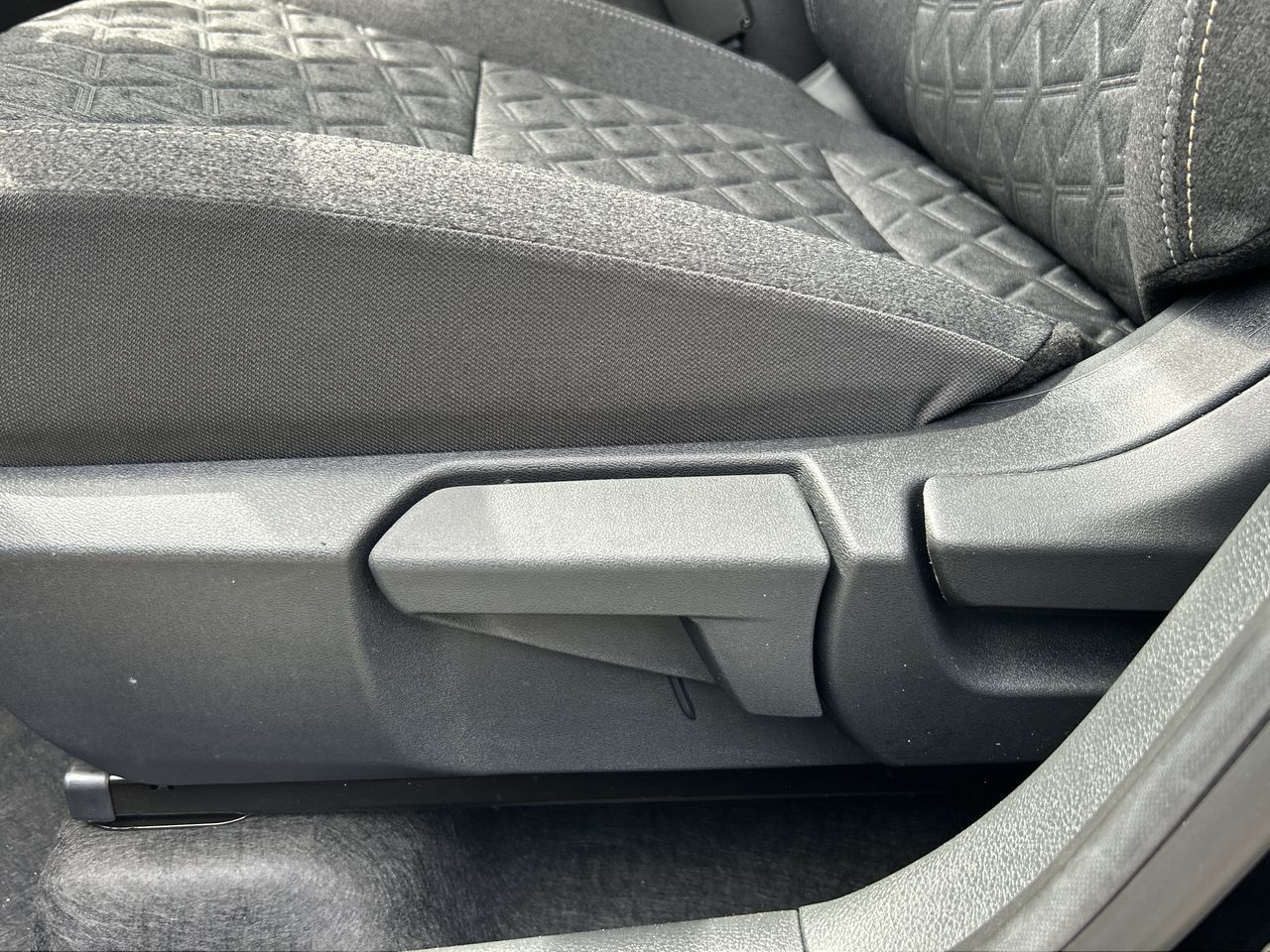 2025 Nissan Kicks in North Vancouver, British Columbia