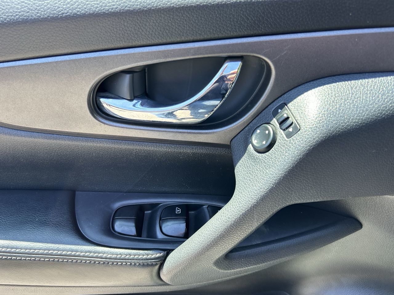 2014 Nissan Rogue in North Vancouver, British Columbia