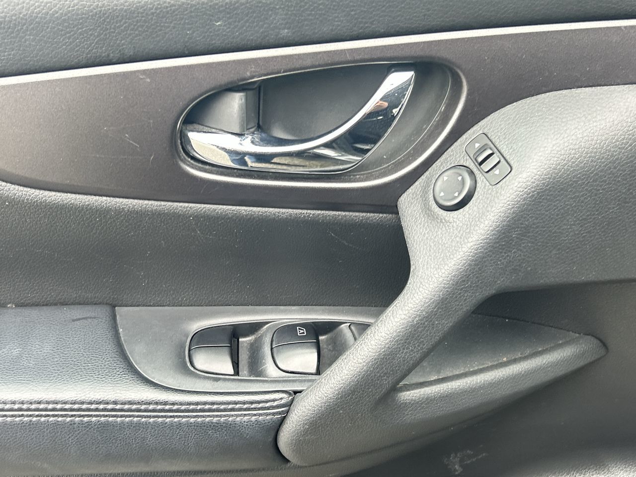 2016 Nissan Rogue in North Vancouver, British Columbia