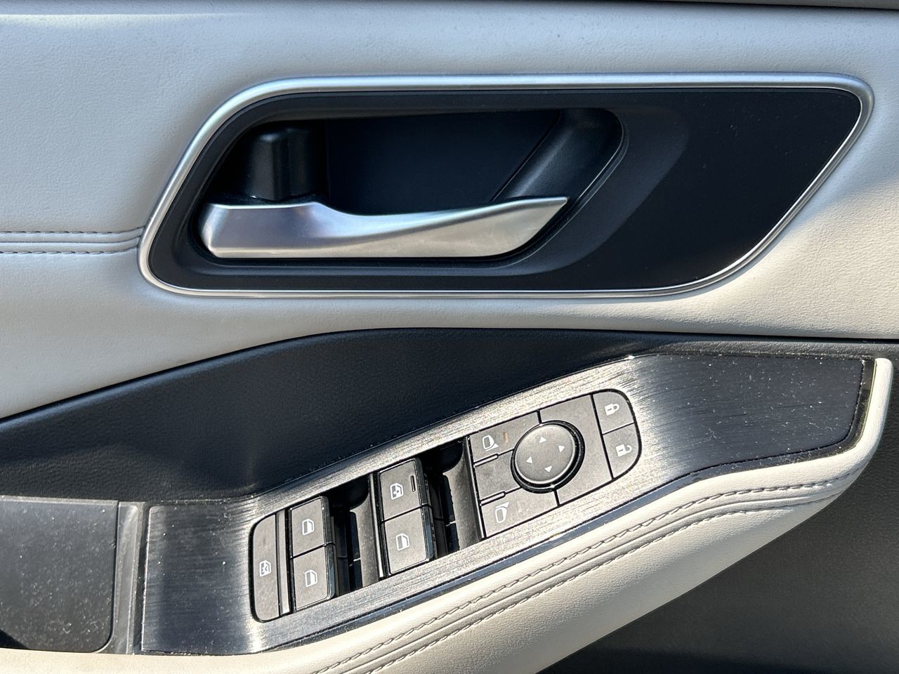 2021 Nissan Rogue in North Vancouver, British Columbia