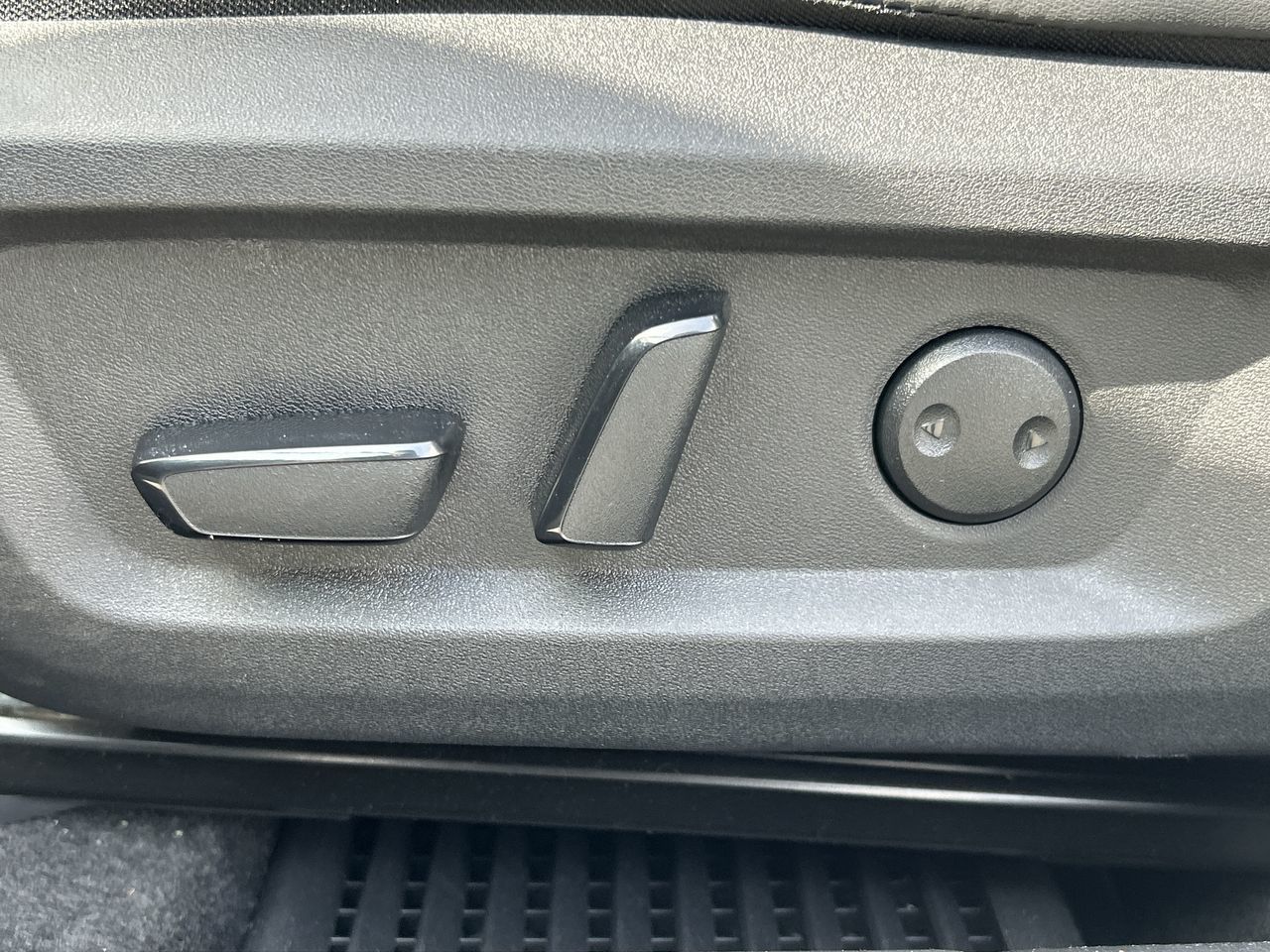 2023 Nissan Rogue in North Vancouver, British Columbia