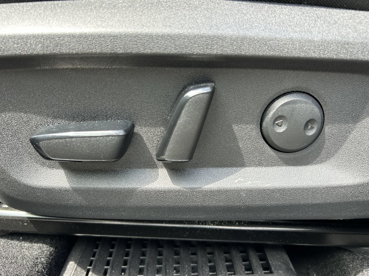 2023 Nissan Rogue in North Vancouver, British Columbia