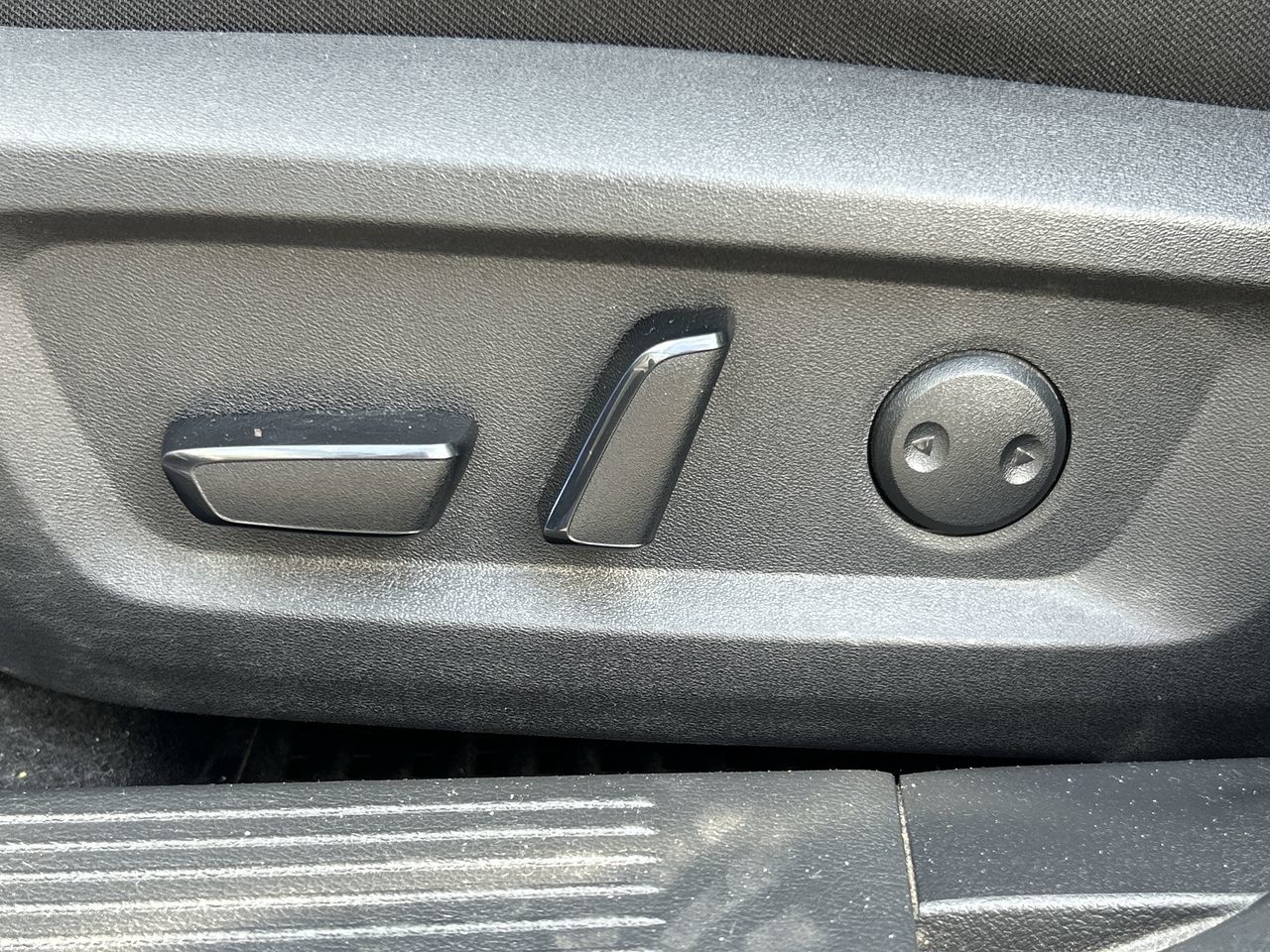 2023 Nissan Rogue in North Vancouver, British Columbia