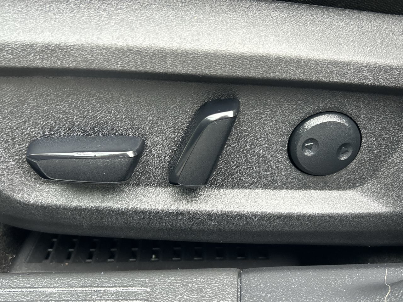 2023 Nissan Rogue in North Vancouver, British Columbia
