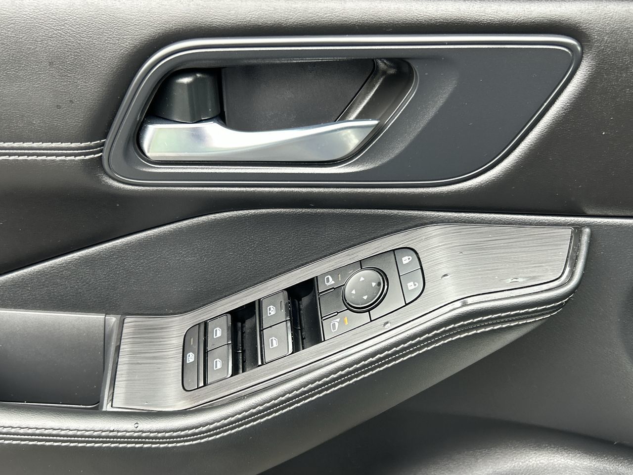 2023 Nissan Rogue in North Vancouver, British Columbia