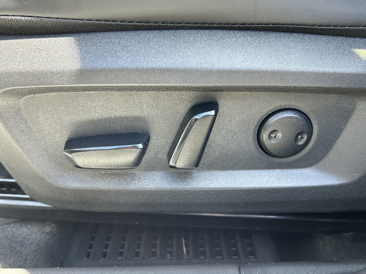 2023 Nissan Rogue in North Vancouver, British Columbia