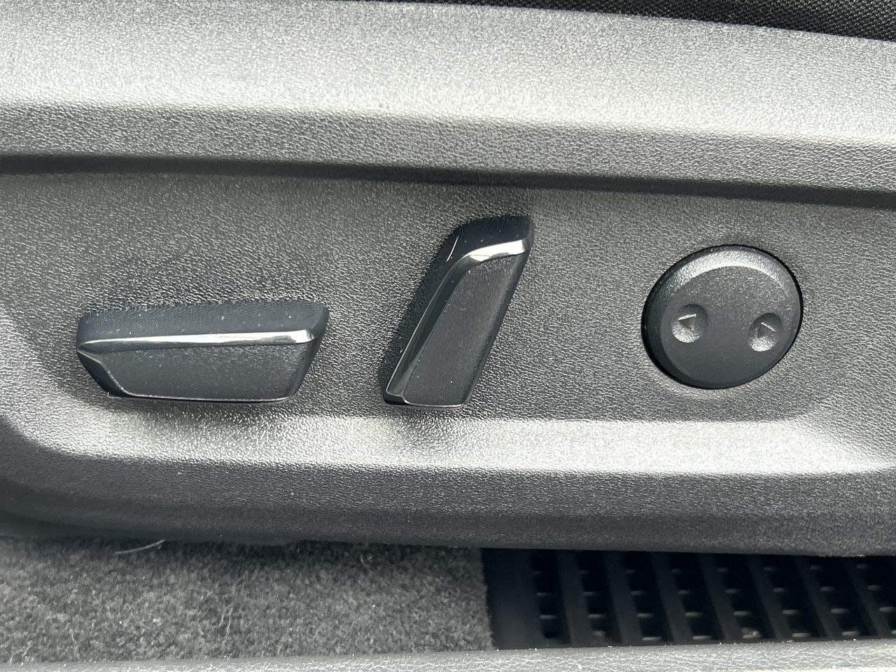 2023 Nissan Rogue in North Vancouver, British Columbia