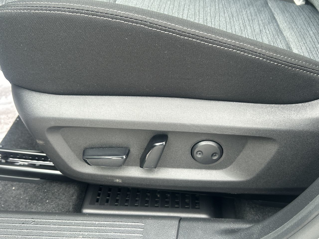 2023 Nissan Rogue in North Vancouver, British Columbia