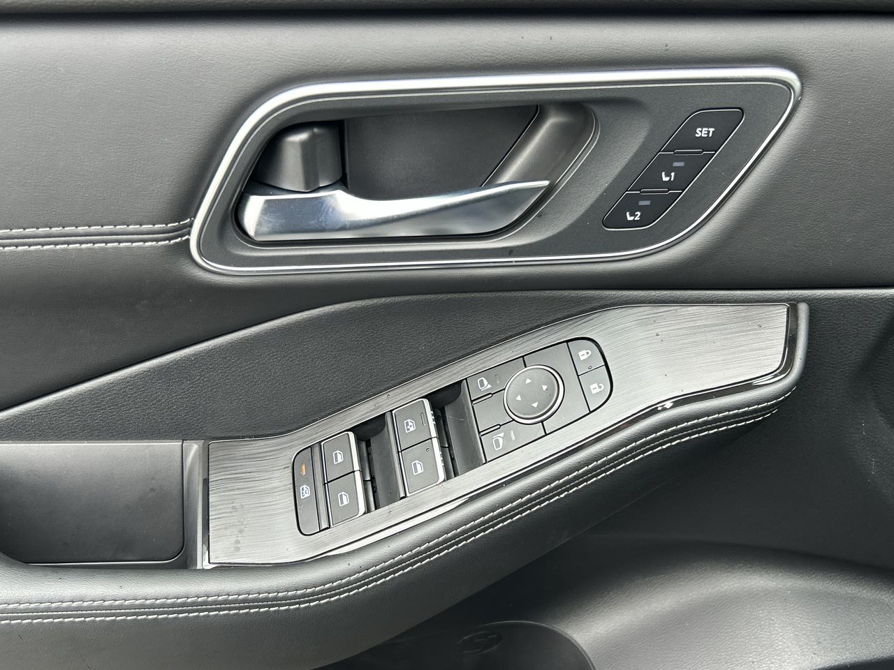 2025 Nissan Rogue in North Vancouver, British Columbia