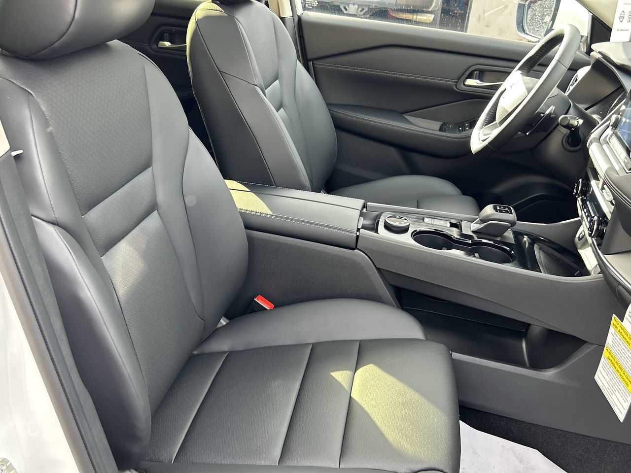 2025 Nissan Rogue in North Vancouver, British Columbia