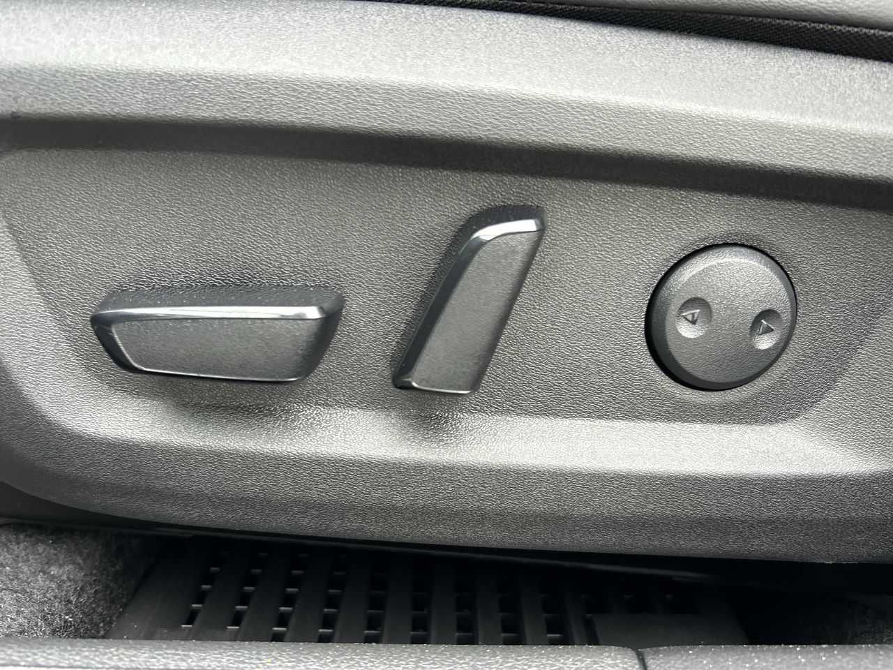 2025 Nissan Rogue in North Vancouver, British Columbia