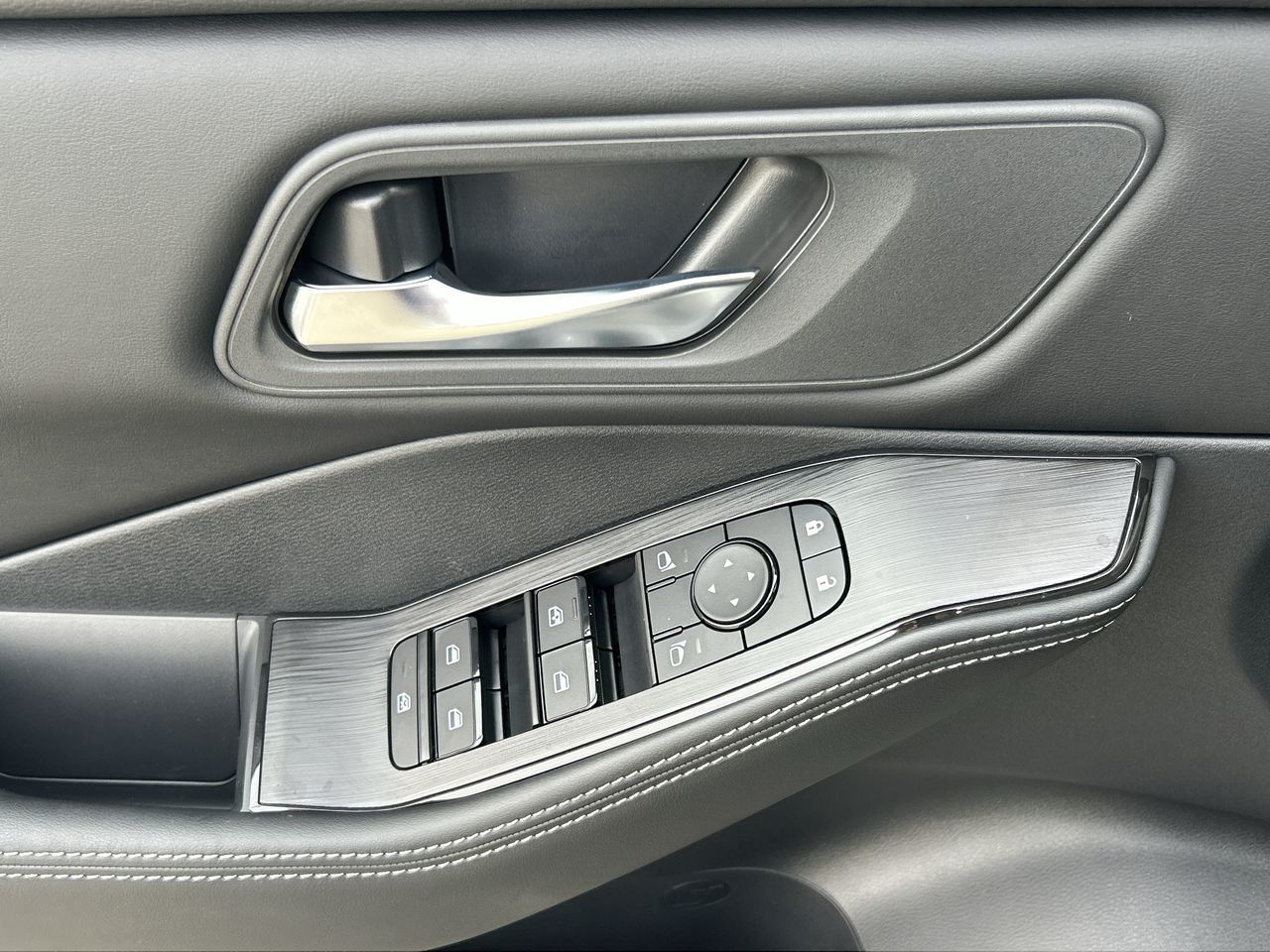 2025 Nissan Rogue in North Vancouver, British Columbia