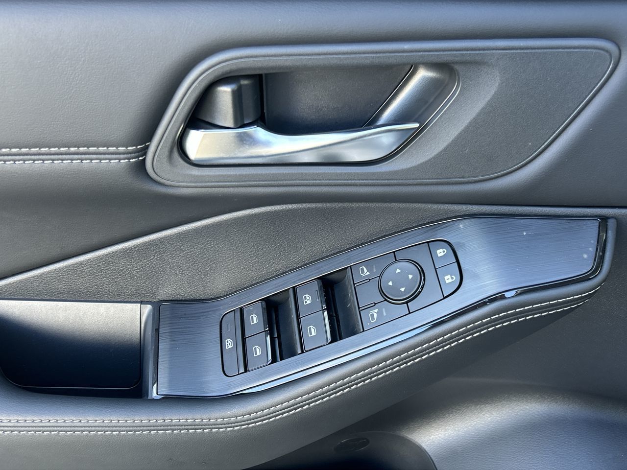 2025 Nissan Rogue in North Vancouver, British Columbia