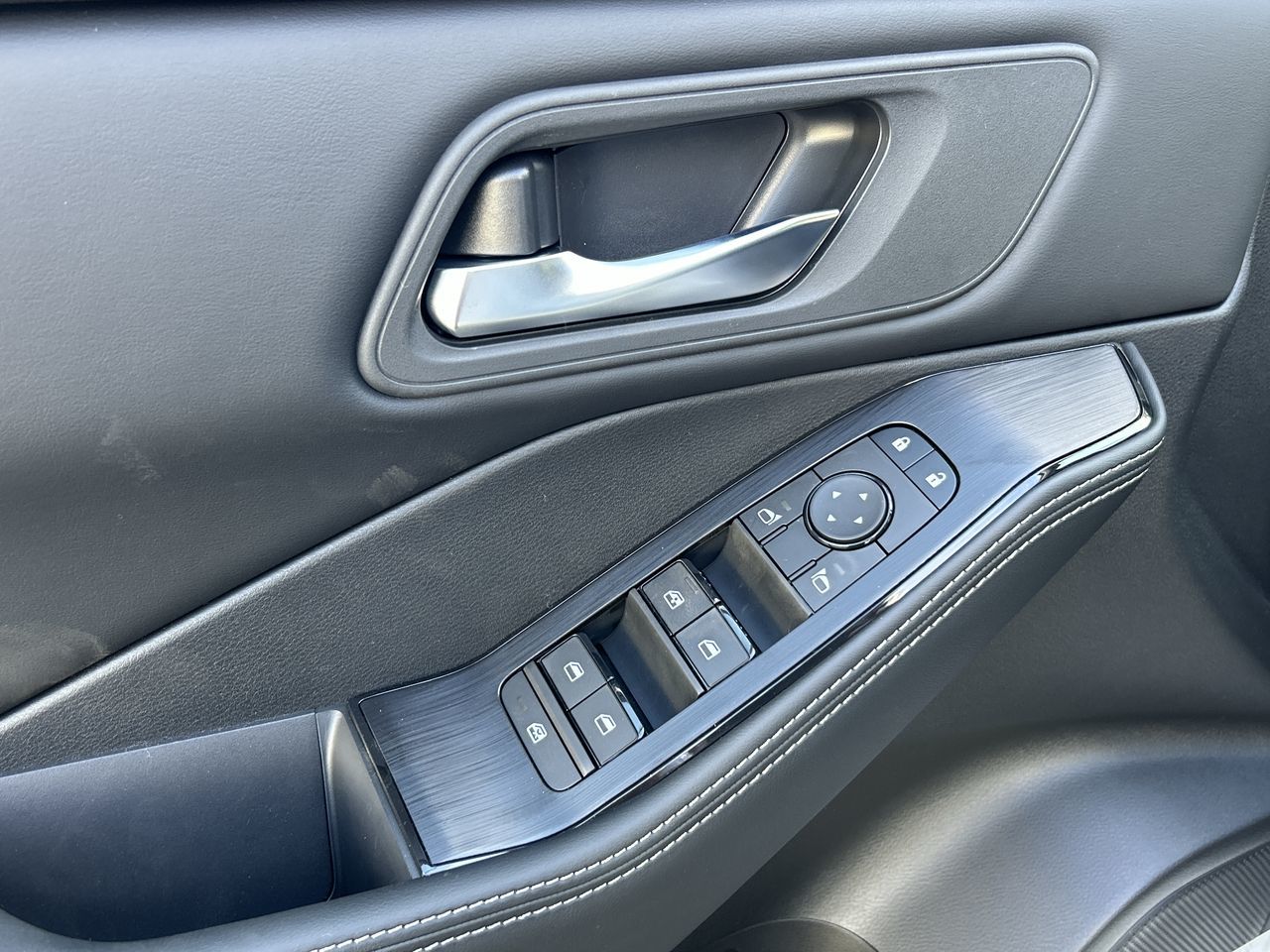 2025 Nissan Rogue in North Vancouver, British Columbia