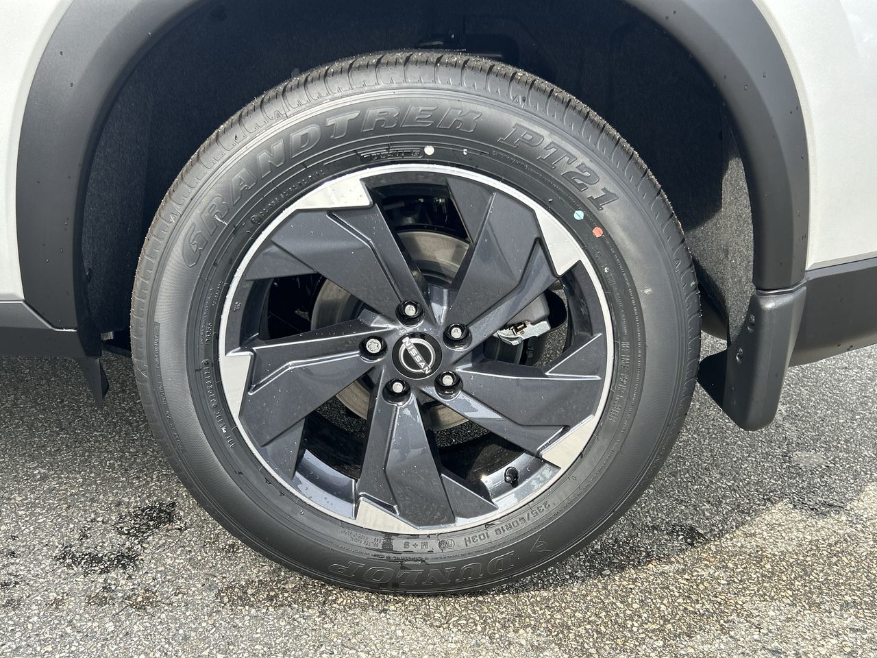2025 Nissan Rogue in North Vancouver, British Columbia