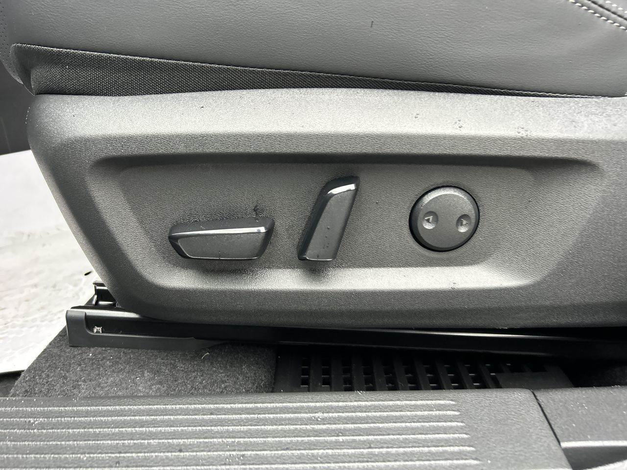 2025 Nissan Rogue in North Vancouver, British Columbia