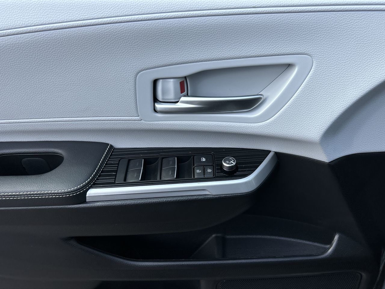 2025 Toyota Sienna Hybrid