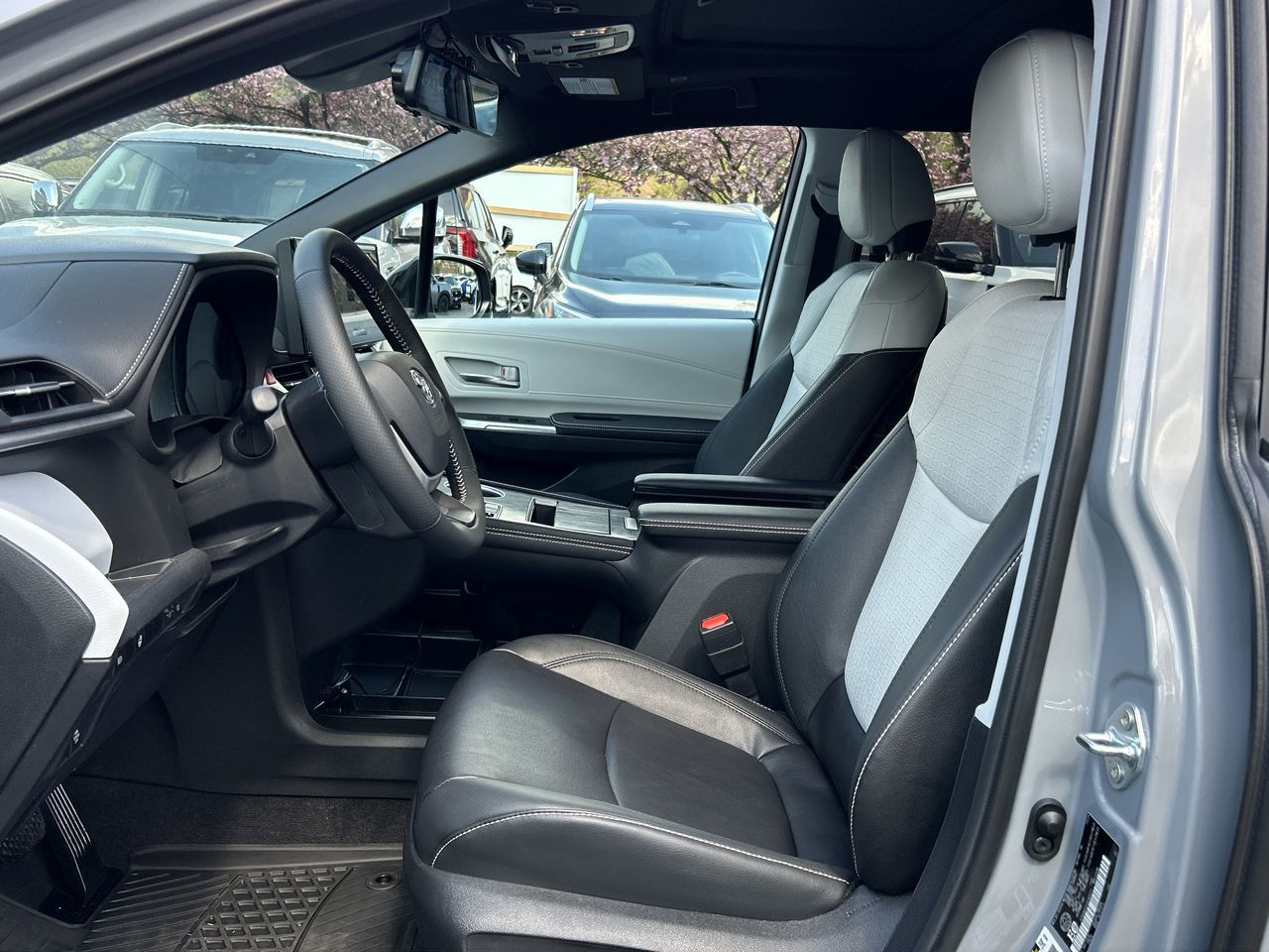 2025 Toyota Sienna Hybrid