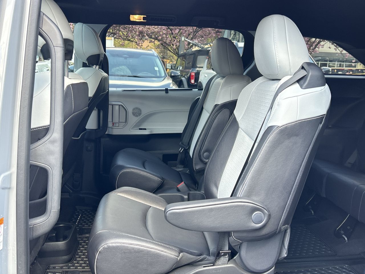 2025 Toyota Sienna Hybrid