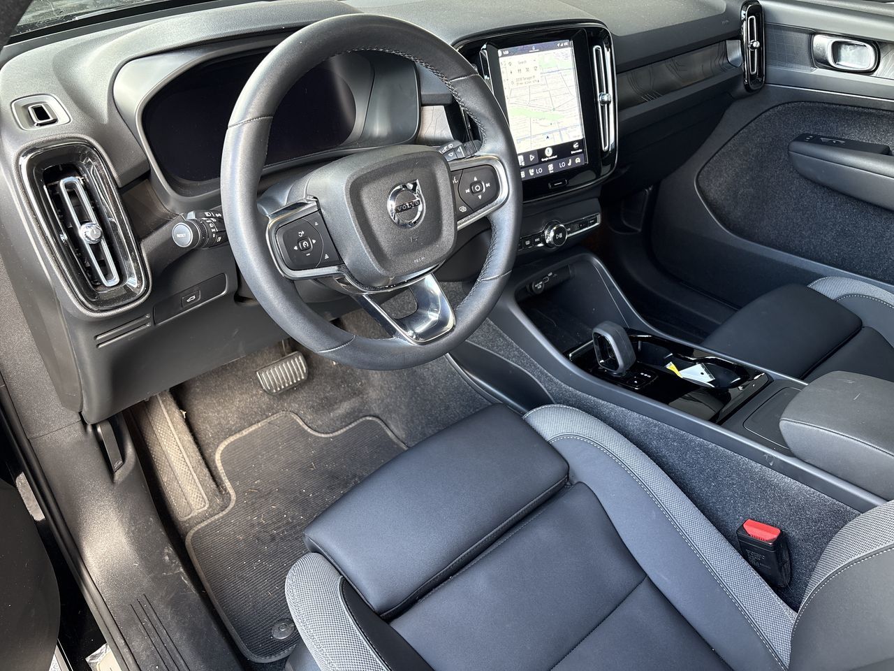 2023 Volvo XC40