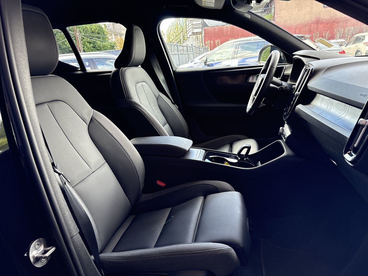 2023 Volvo XC40