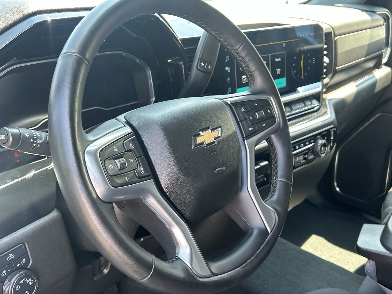 2023 Chevrolet Silverado 1500 in Oakville, Ontario