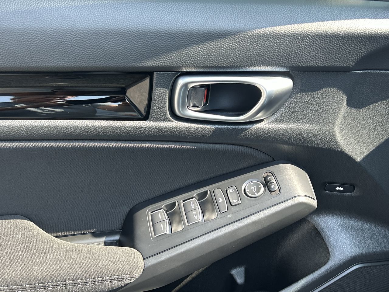 2025 Honda Civic Hybrid in Oakville, Ontario