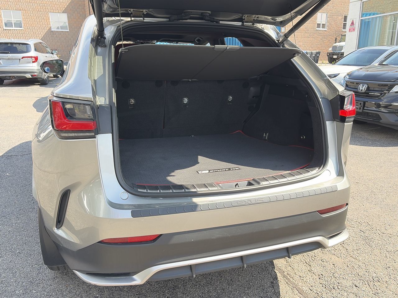 Lexus NX  2022 à Oakville, Ontario
