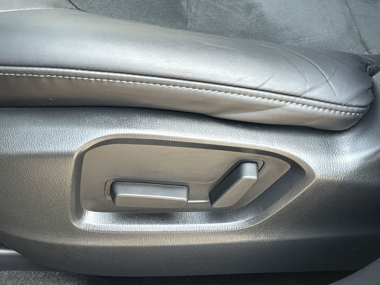 2023 Mazda CX-5 in Oakville, Ontario