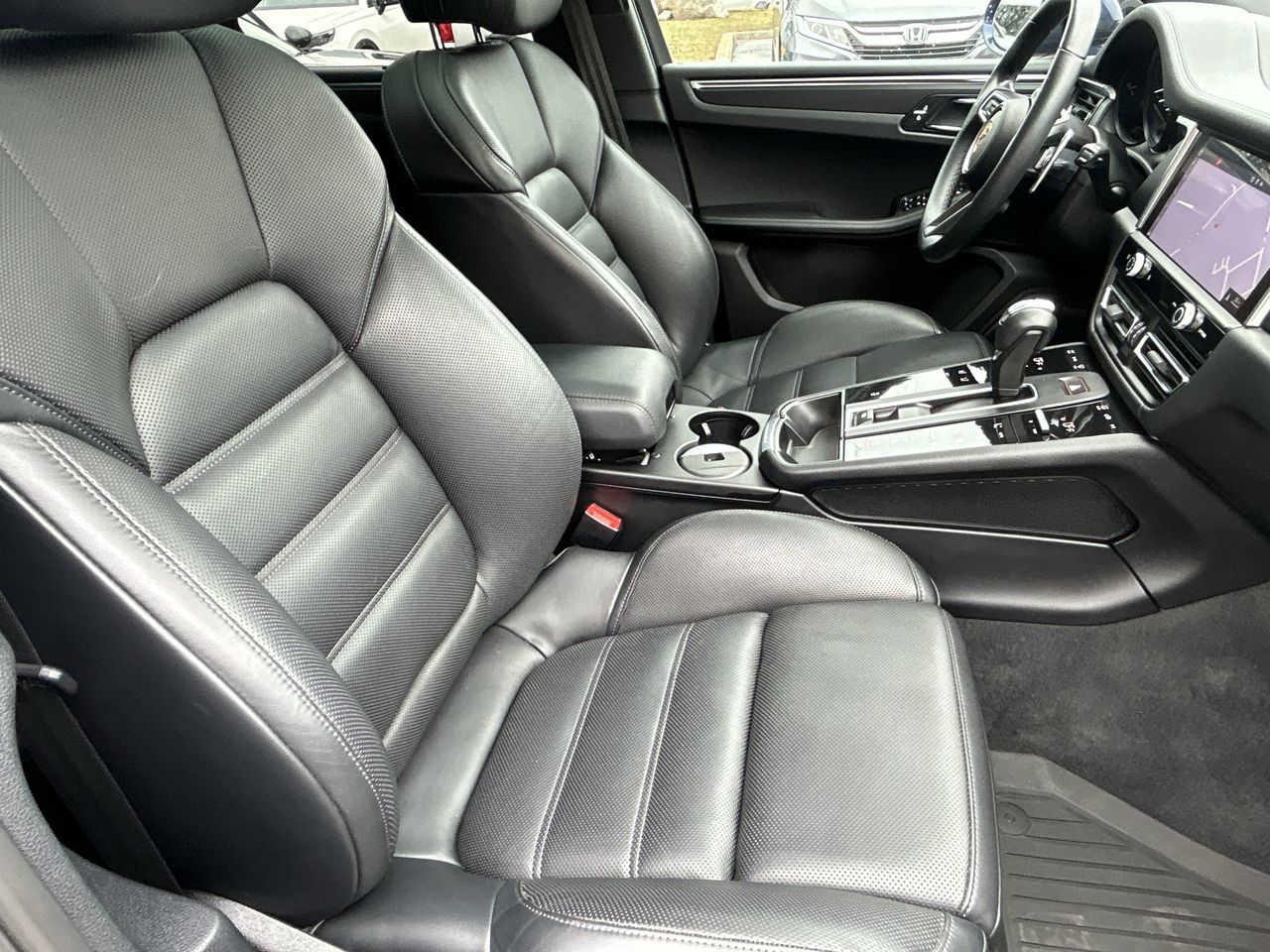 Porsche Macan  2023 à Oakville, Ontario