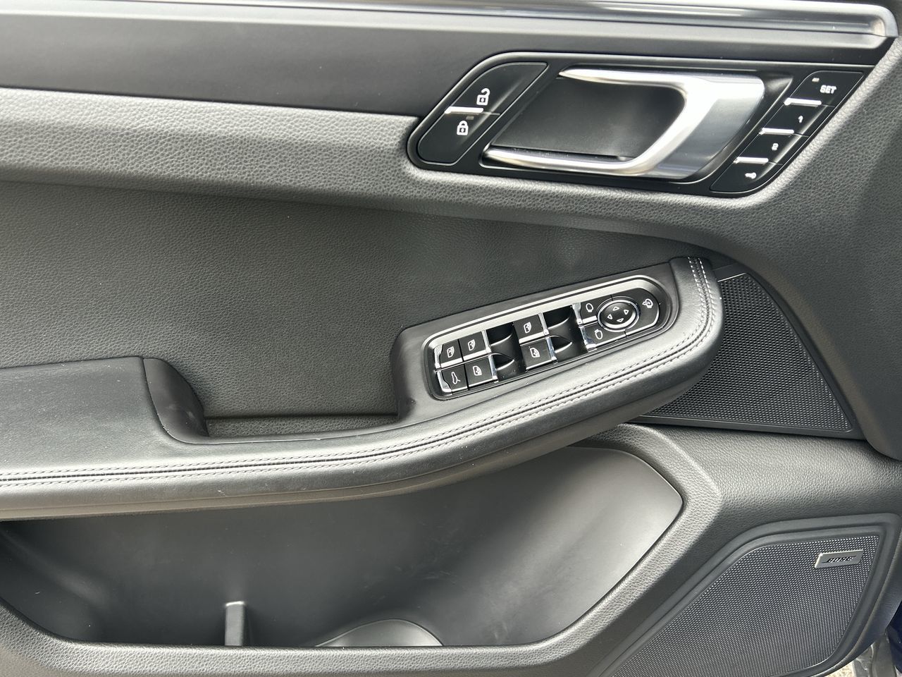 Porsche Macan  2023 à Oakville, Ontario