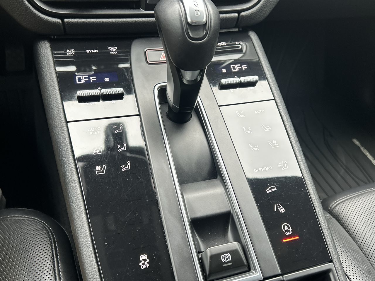 Porsche Macan  2023 à Oakville, Ontario