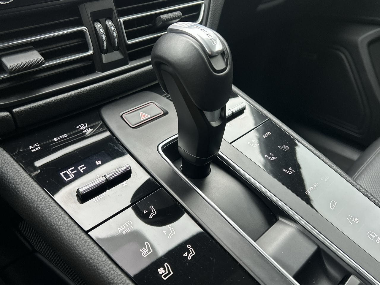 Porsche Macan  2023 à Oakville, Ontario