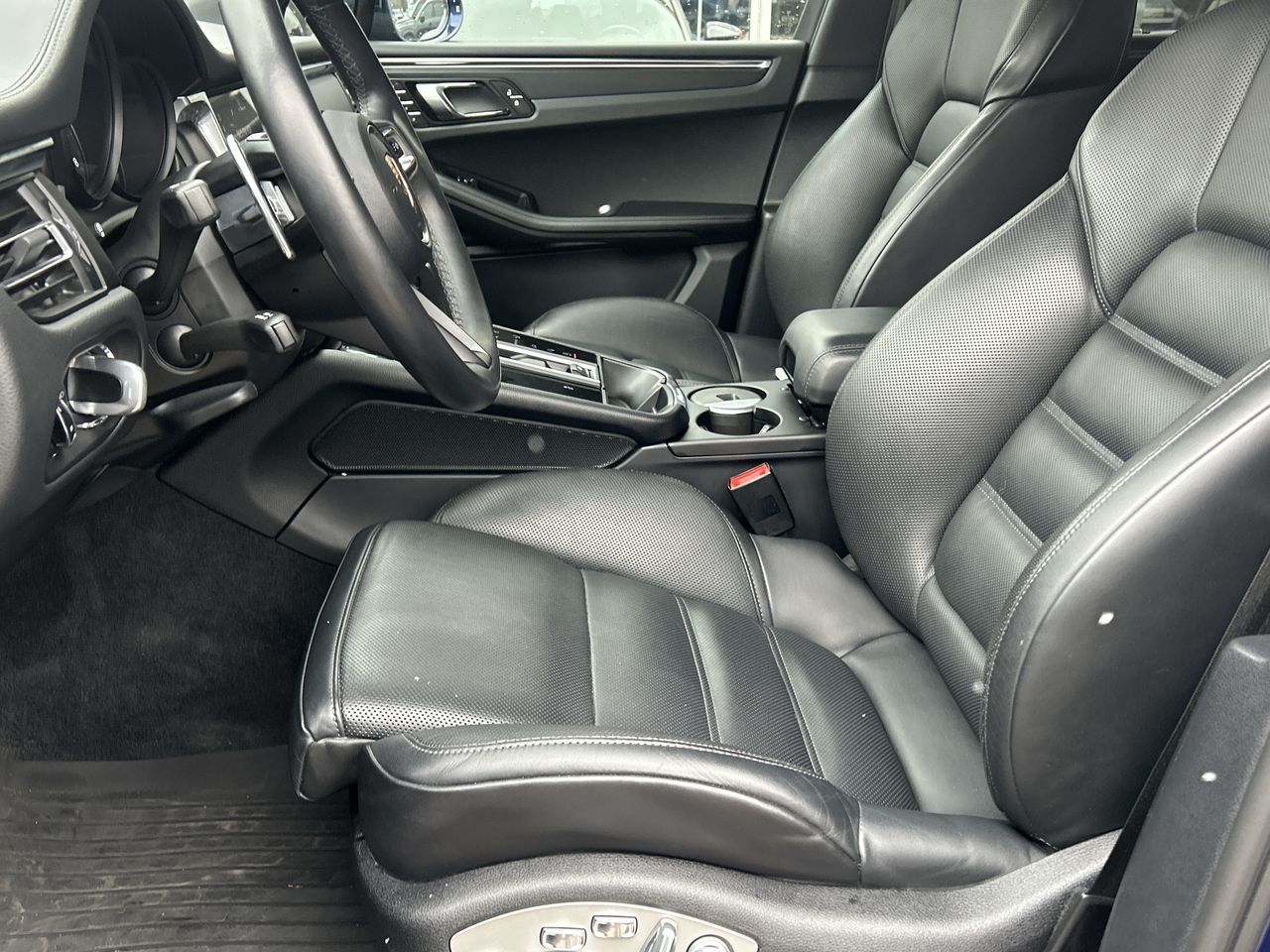 Porsche Macan  2023 à Oakville, Ontario