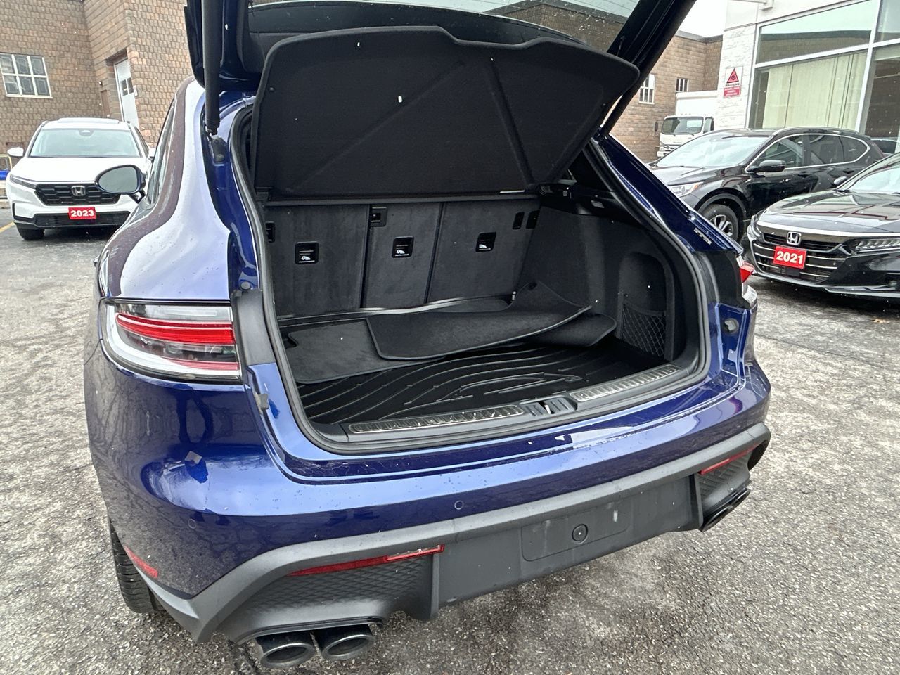 Porsche Macan  2023 à Oakville, Ontario