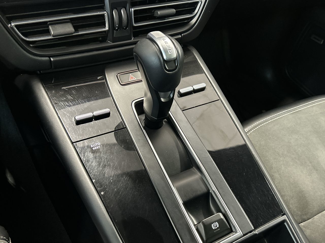 Porsche Macan  2024 à Oakville, Ontario