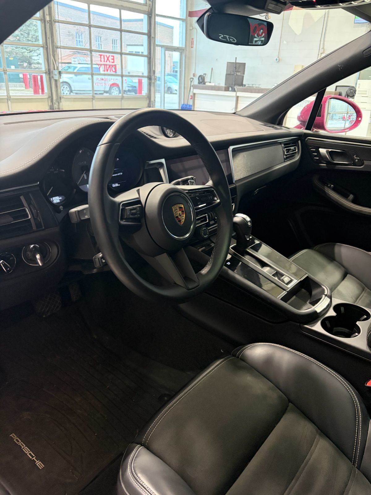 2024 Porsche Macan in Oakville, Ontario