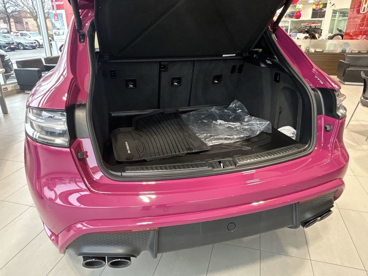 Porsche Macan  2024 à Oakville, Ontario