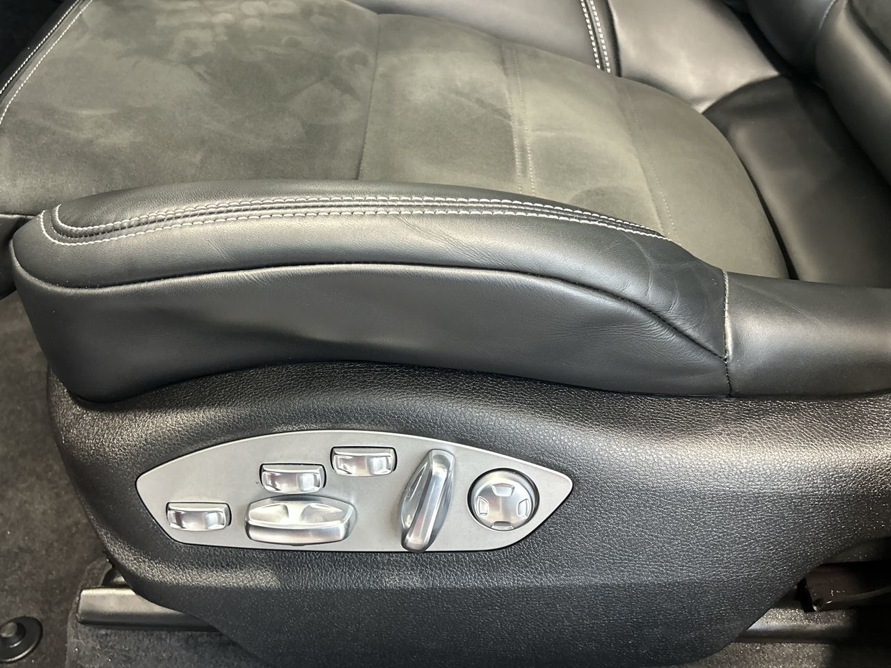 Porsche Macan  2024 à Oakville, Ontario