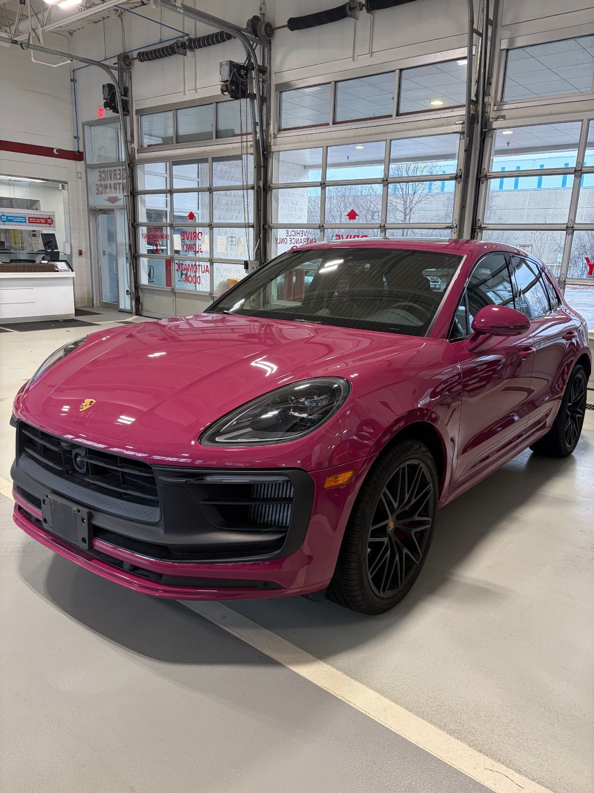 2024 Porsche Macan in Oakville, Ontario